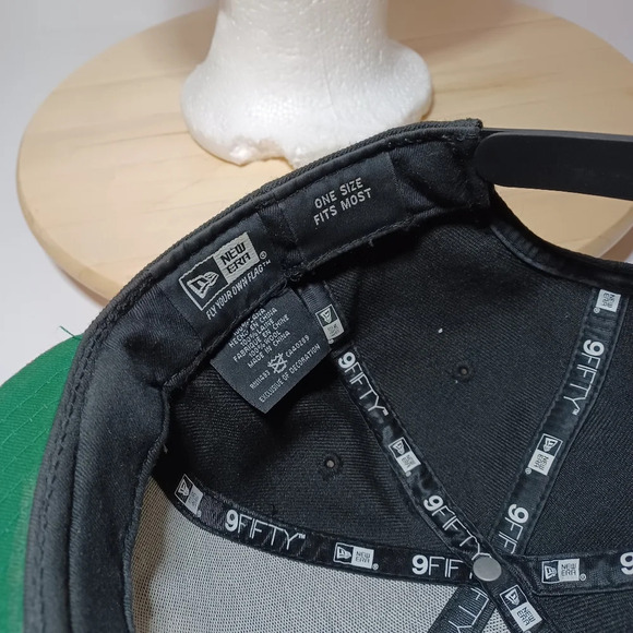 MITCHELL & NESS NBA San Antonio Spurs Men's 2 Tone Classic Snapback Hat Black/Ro - Picture 6 of 6